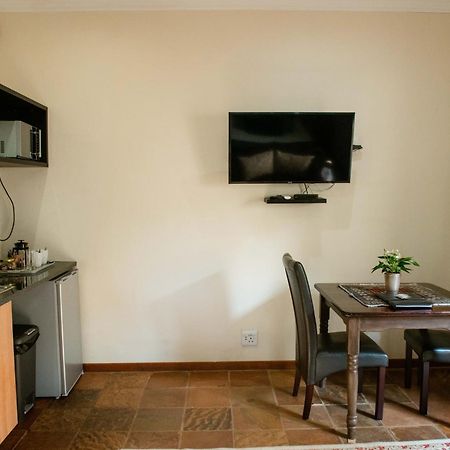 37 On Charles Hotel Pretoria-Noord Eksteriør billede