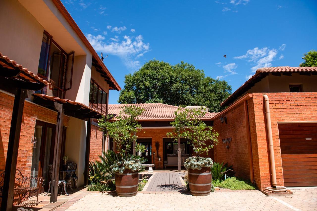 37 On Charles Hotel Pretoria-Noord Eksteriør billede